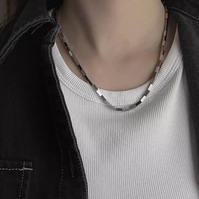 Square Toe Necklace-1