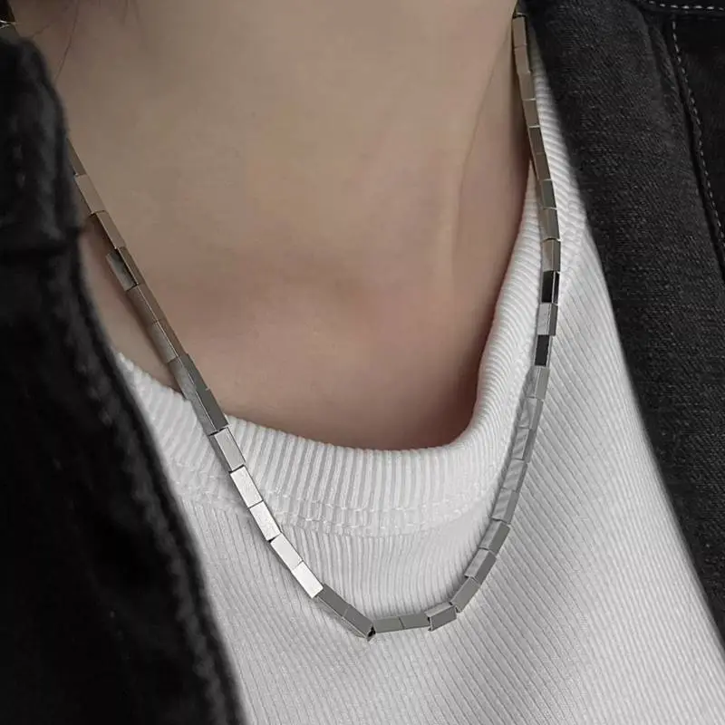 Square Toe Necklace-2