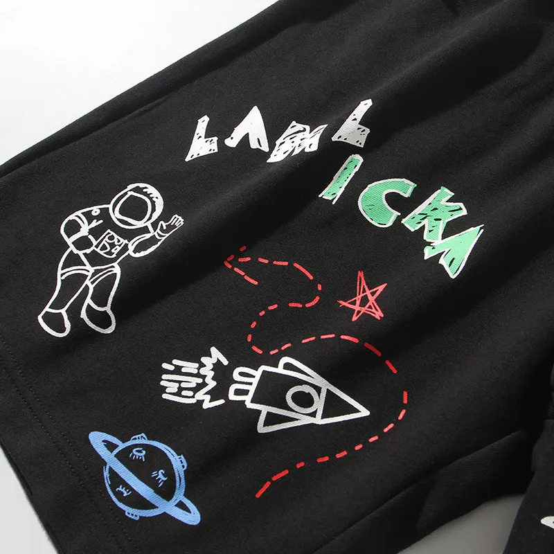 Trendy Astronaut Graffiti Print Shorts-5
