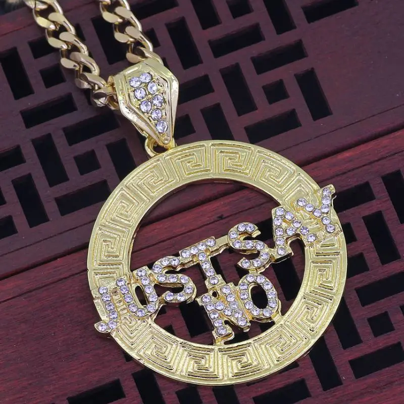 Round Aperture Pendant Necklace-2
