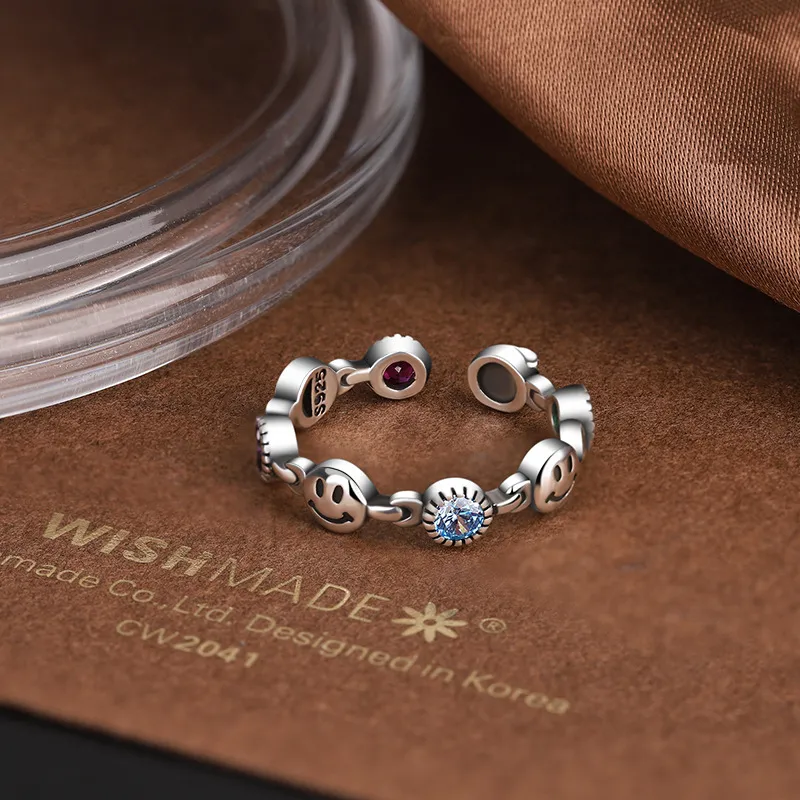 Versatile Smiley Face Ring-2