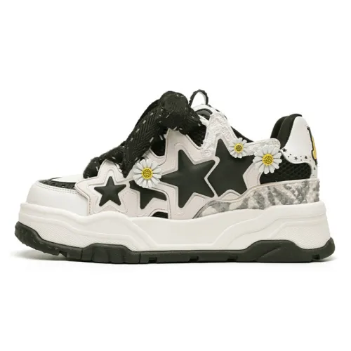 Black And White Daisy Star Bread Shoes