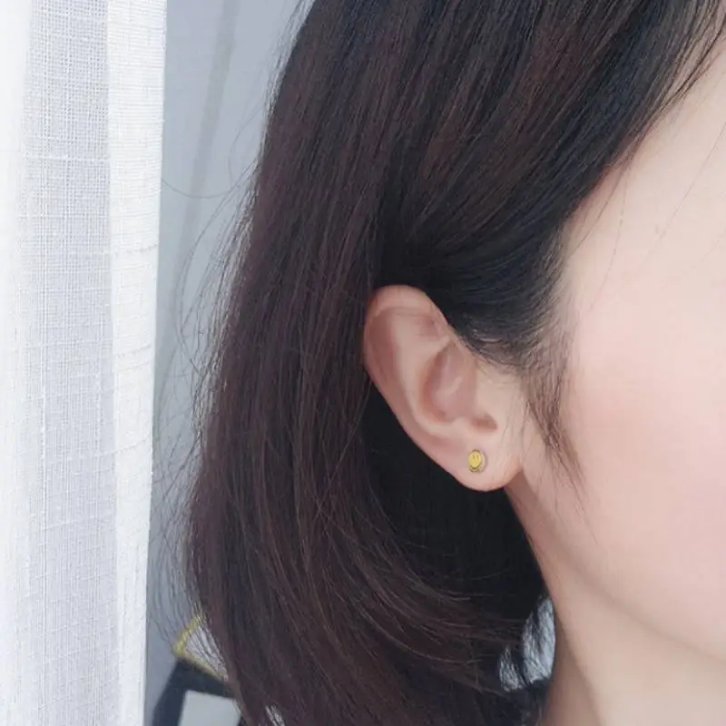 Minimalist Smiley Face Earrings-1