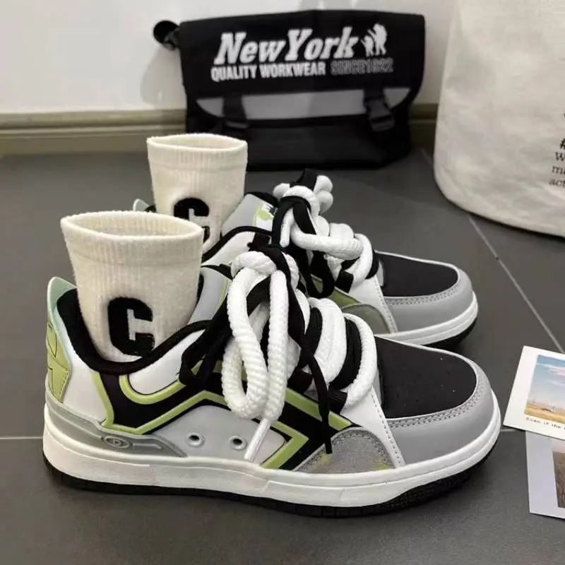 Retro Style Color Contrast Skateboard Shoes-3